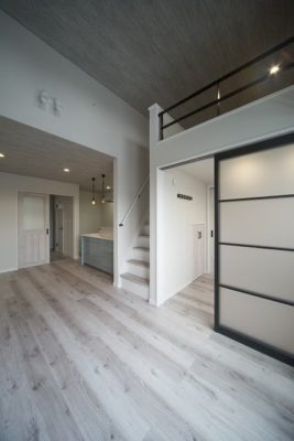 202 洋室上部がロフト