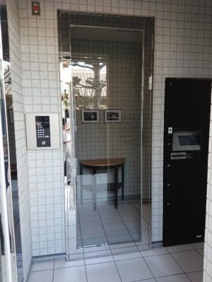コンピューター制御式宅配ボックス