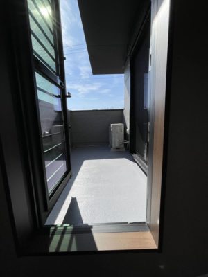 2階勝手口からバルコニー