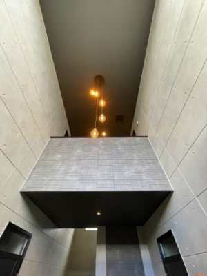 ホール吹抜け照明