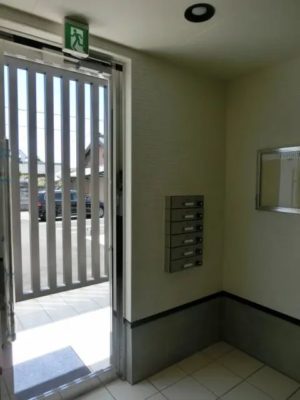 エントランスホール内