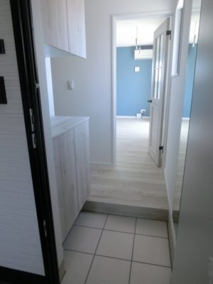 東向きタイプ203号室：玄関