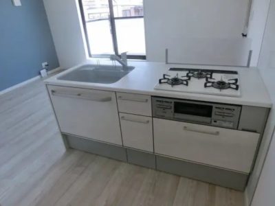 東向きタイプ203号室：システムキッチン