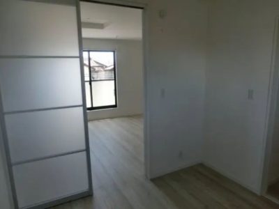 東向きタイプ203号室：洋間