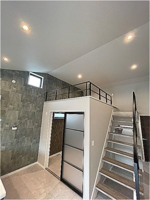 2階部屋 ロフトへの階段