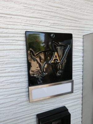 陶器製のオーダーデザイン室名札