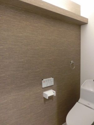 WC 間接照明とアクセントクロスがお洒落