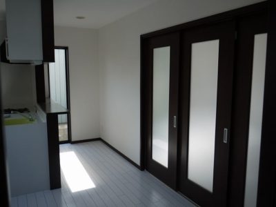 LDK+洋間 境の引き戸を解放すると１LDKに